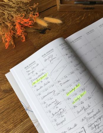Detailansicht Wochenplanung Lehrerkalender 2023 2024 mit Jahresübersicht, Stundenpläne, Klassenliste, creme blau rosa